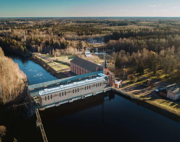 Suomen tuulivoiman säätöä hoidetaan tällä hetkellä Ruotsin ja Norjan vesivoimalla, koska Suomen oman vesivoiman säätökyky on rajallinen. Kuvassa ruotsalainen vesivoimala.