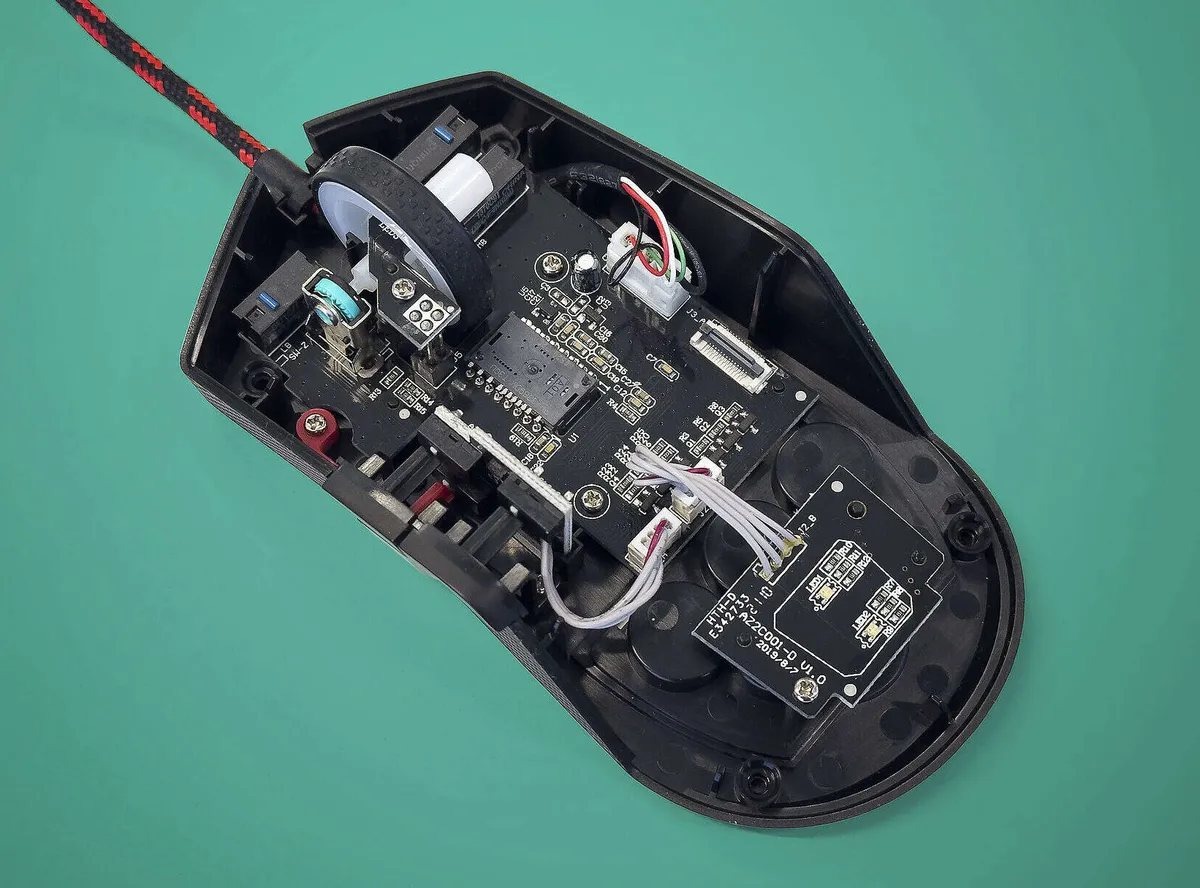 avattua-hiiren-sisuksissa-mikrobitti