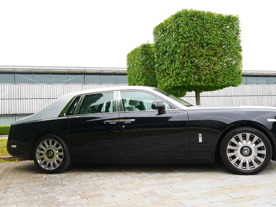 Rolls Royce Car >> Tasta Autosta Nautitaan Vain Takapenkilla Rolls Royce Rolls Royce Car >> Tasta Autosta Nautitaan Vain Takapenkilla Rolls Royce