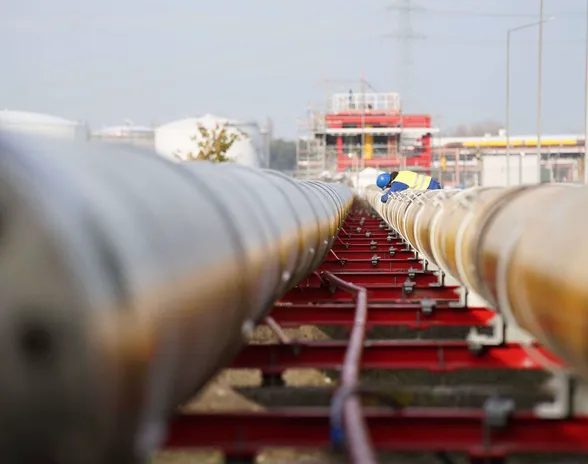 Qatarilaista kaasua tuodaan vuodesta 2026 alkaen Saksan Brunsbuettelin lng-terminaaliin. Terminaali on tarkoitus ottaa käyttöön tänä vuonna.