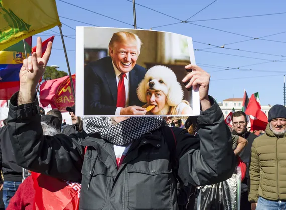 Äärioikeisto on täydessä paniikissa – Donald Trump ja Giorgia Meloni pelaavat nyt todella kovaa poliittista pokeria