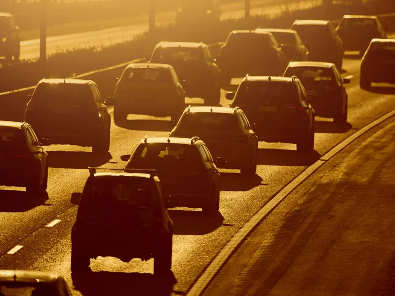 Tieliikenteen verotus ja päästöt ovat aiheena autoalan vaalipaneelissa.