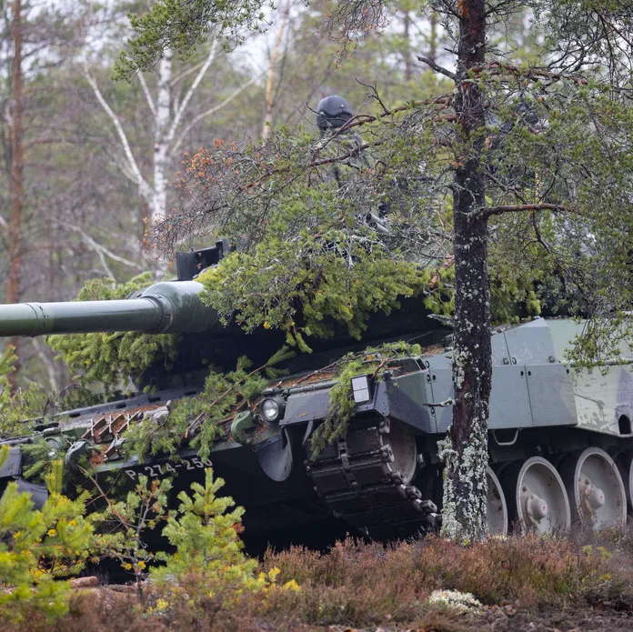 Leopard-panssarivaunuja Suomesta Ukrainaan? Oma ”1300 kilometrin itäraja”  korostuu suomalaisten näkemyksissä | Uusi Suomi