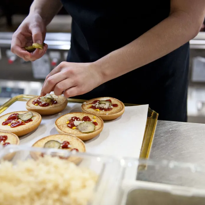 Näin paljon ravintola-alalla tienataan – paljastuuko palkoista syy alan  työvoimapulaan? | Kauppalehti