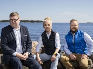 Hailian Topi Jurvanen (vas.), Michaela Lindström ja Otto Kaukonen toivovat suomalaisten syövän jatkossa enemmän kotimaista kalaa.