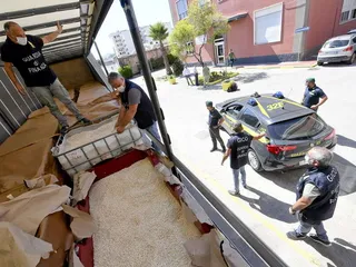 Huumekauppa on edelleen merkittävä tulonlähde mafialle Italiassa. Talousrikospoliisi Guardia di Finanza takavarikoi jättimäisen erän amfetamiinia heinäkuun alussa Salernossa.
