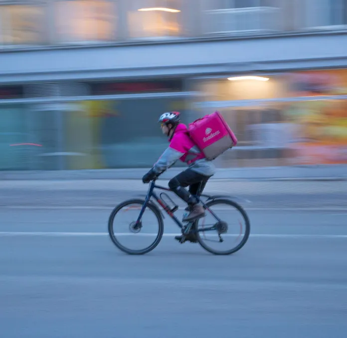 Ilman allekirjoitusta työt loppuvat - TS: Foodora vaatii lähettejä  hyväksymään palkanalennuksen | Talouselämä