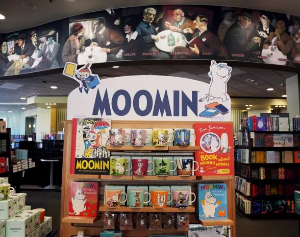 Kirjakauppaketju Barnes & Noble on tuonut Muumit valikoimiinsa noin 20 kirjakaupassa ympäri Yhdysvaltoja.