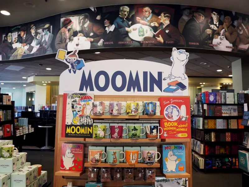 Kirjakauppaketju Barnes & Noble on tuonut Muumit valikoimiinsa noin 20 kirjakaupassa ympäri Yhdysvaltoja.