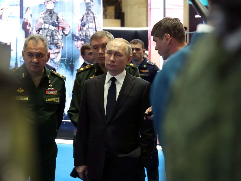 Puolustusministeri Sergei Šoigu ja presidentti Vladimir Putin Moskovassa eilen keskiviikkona.