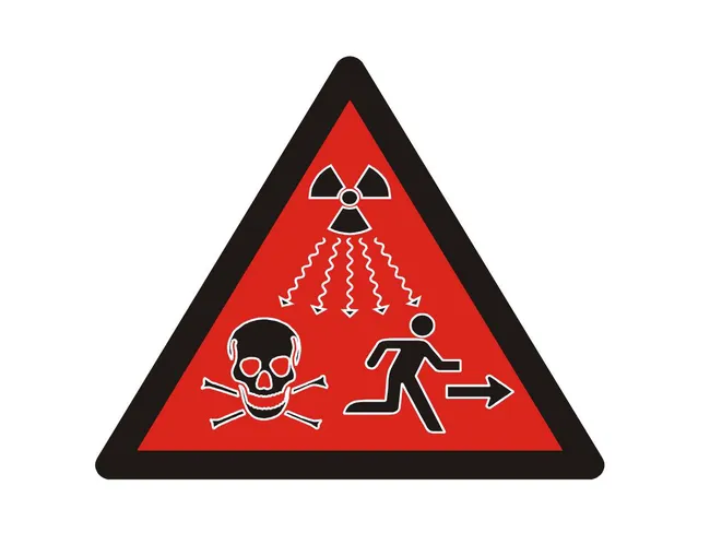 Pudota se ja juokse karkuun. Tämä on virallinen ohje, jos oheinen varoitusmerkki tulee vastaan ”luonnossa”. 