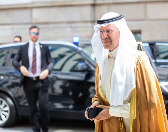 Saudi-Arabia päätti yksin leikata öljyntuotantoaan heinäkuusta alkaen. Maan energiaministeri, prinssi Abdulaziz Bin Salman saapui Opec-maiden kokoukseen Wieniin lauantaina 4. kesäkuuta.