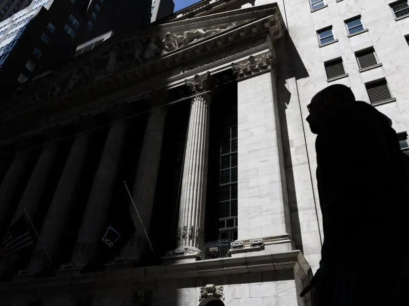 Yhdysvaltojen osakemarkkinoiden hallitseva asema muihin markkinoihin verrattuna tuskin järkkyy. Kuva on New Yorkin pörssin NYSEn edustalta.