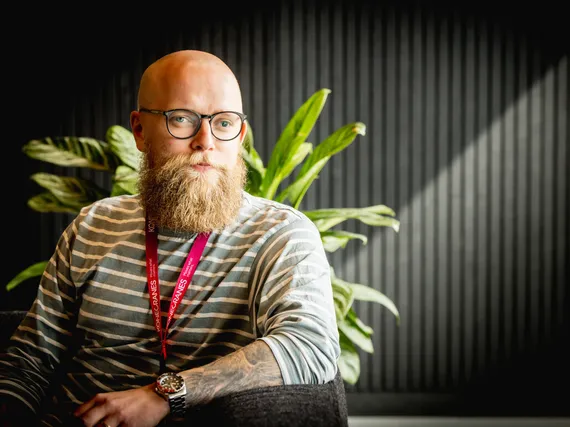 Sami Piittisjärvi, 33, meni ammattikouluun, mutta päätyi johtajaksi isoon pörssiyhtiöön: Näillä kolmella johtajalla on poikkeuksellinen urapolku