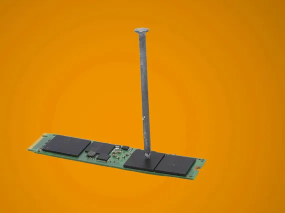 Vasaralle töitä: Näin pistät toimimattoman laitteesi tiedot taatusti päreiksi