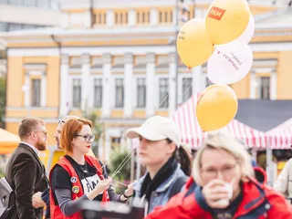 Mielenosoitus keräsi runsaasti väkeä Turun torille tällä viikolla.