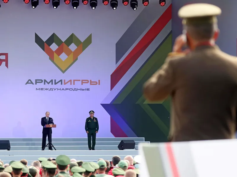 Presidentti Vladimir Putinin ja puolustusministeri Sergei Shoigun ympärillä näkyy merkkejä tyytymättömyydestä.