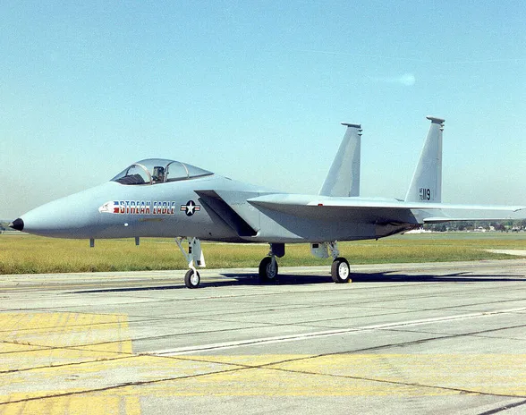 F-15 Streak Eagle museoituna ja uudelleenmaalattuna korroosion estämiseksi.
