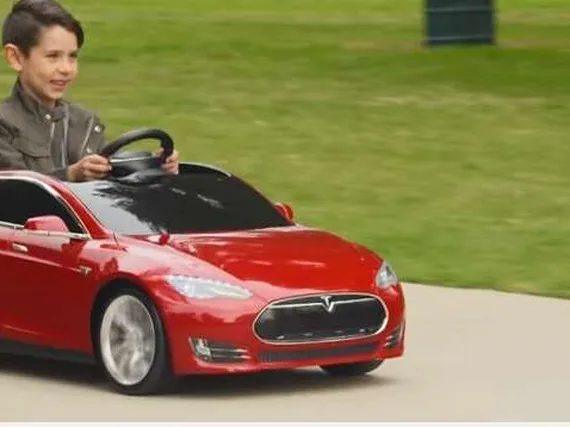 Video Täysin Toimiva Ja Aidon Näköinen Tesla Model S