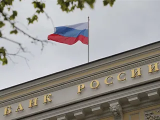 Venäjän keskuspankki säilytti 7,5 ohjauskoron huhtikuun lopulla. Pankin mukaan maan taloudellinen aktiivisuus on elpynyt odotettua nopeammin tämän vuoden aikana.
