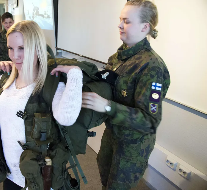 LM: Puolustusministeri sulkisi naiset armeijasta määräajaksi – ”Säästöjä on  kerättävä” | Uusi Suomi