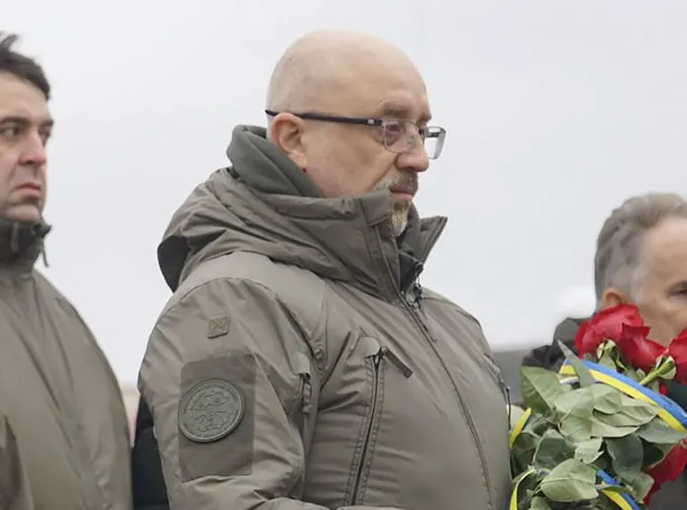 Oleksi Reznikov muistotilaisuudessa Odessan satamakaupungissa joulukuun alussa.