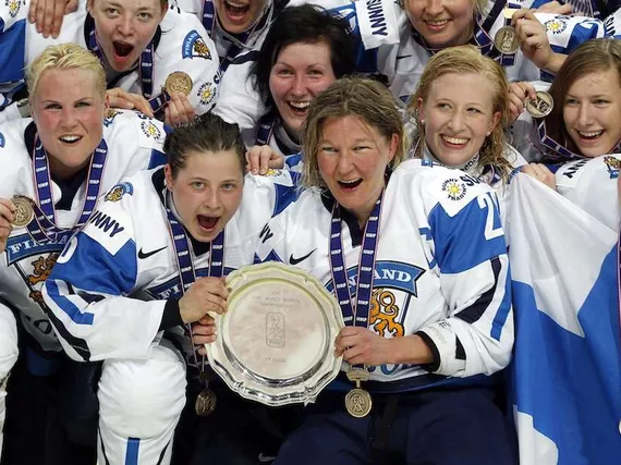Aateloitu Naisleijona toivoo buumia naisten jääkiekolle | Uusi Suomi