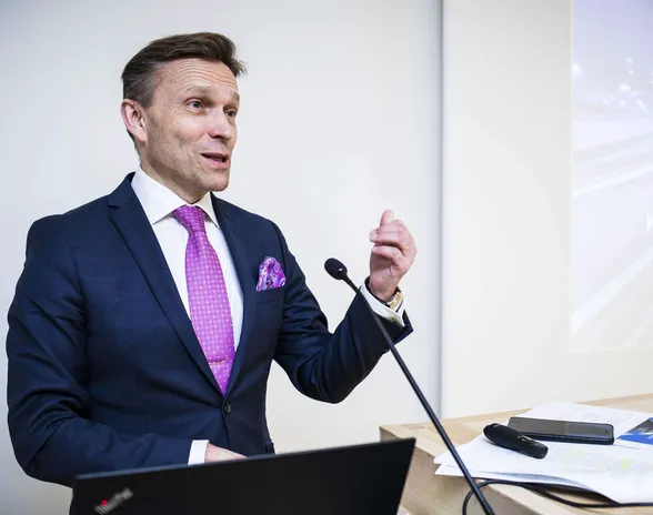 Työperäisen maahanmuuton prosessien sujuvoittamisella on suomalaisen yrityskentän näkökulmasta suuri merkitys, arvioi OP Ryhmän pääjohtaja Timo Ritakallio.