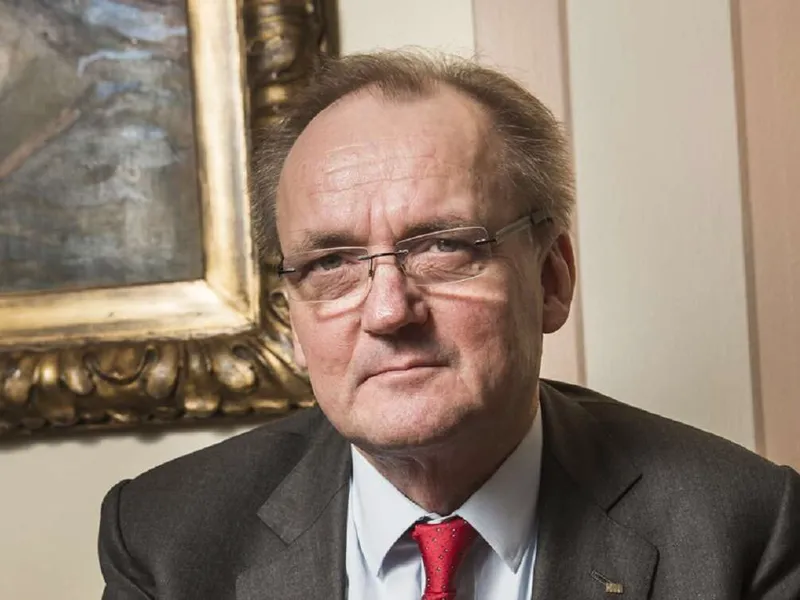 Mikä sarjavaroittajassa vetää? – Antti Herlin tankkaa intona